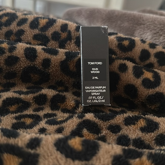 Sale 🎉 New Tom Ford oud wood perfu../ fragrance - Picture 5 of 5